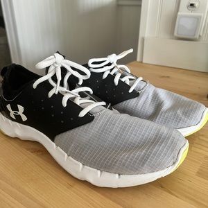Mens UnderArmour Sneaker Size 10